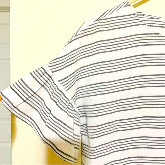 Vince Camuto•Oversized Ruffle Sleeve Crop Top size S - Picture 4 of 8